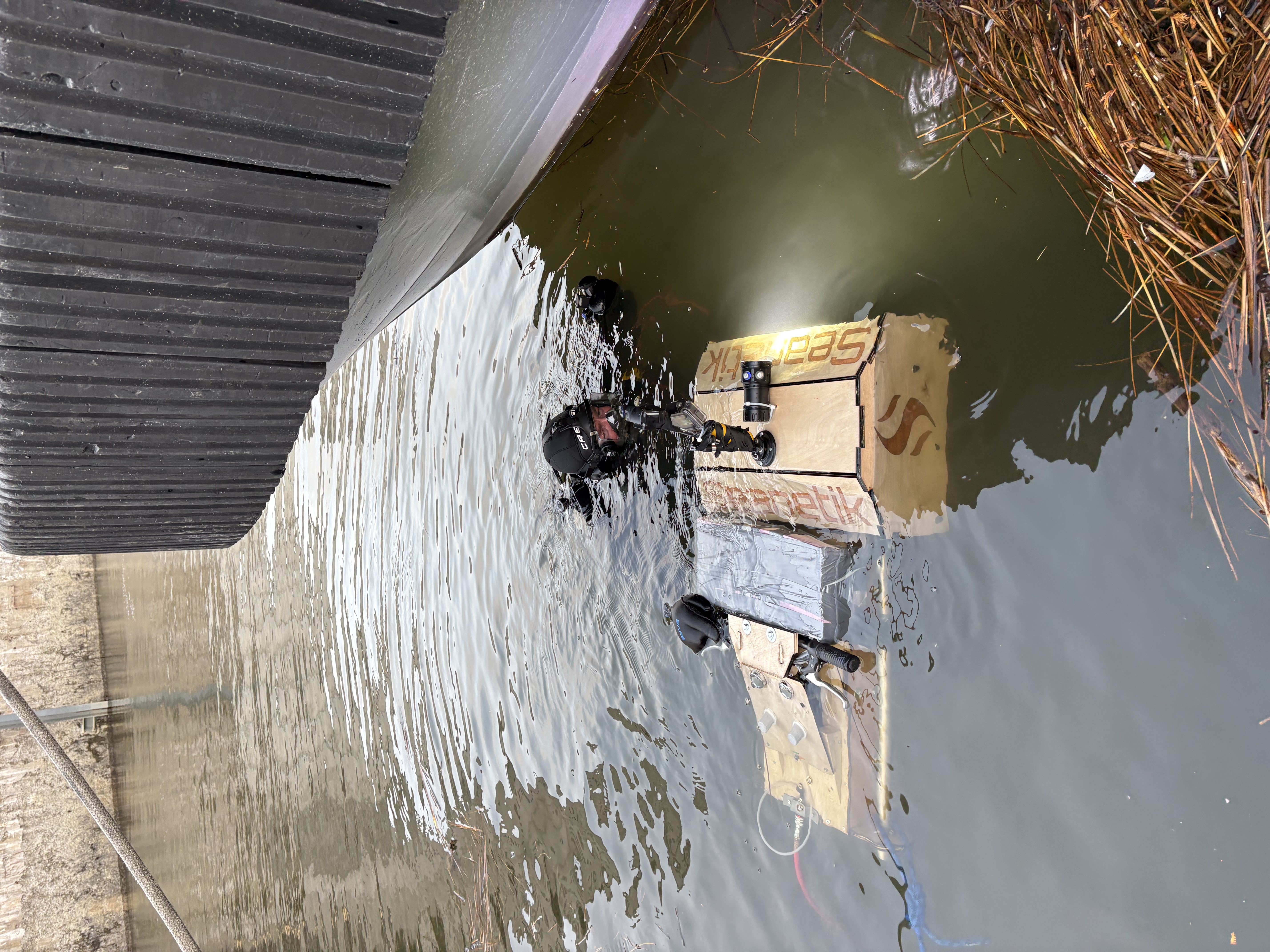 Robot V1 Seanetik dans l'eau